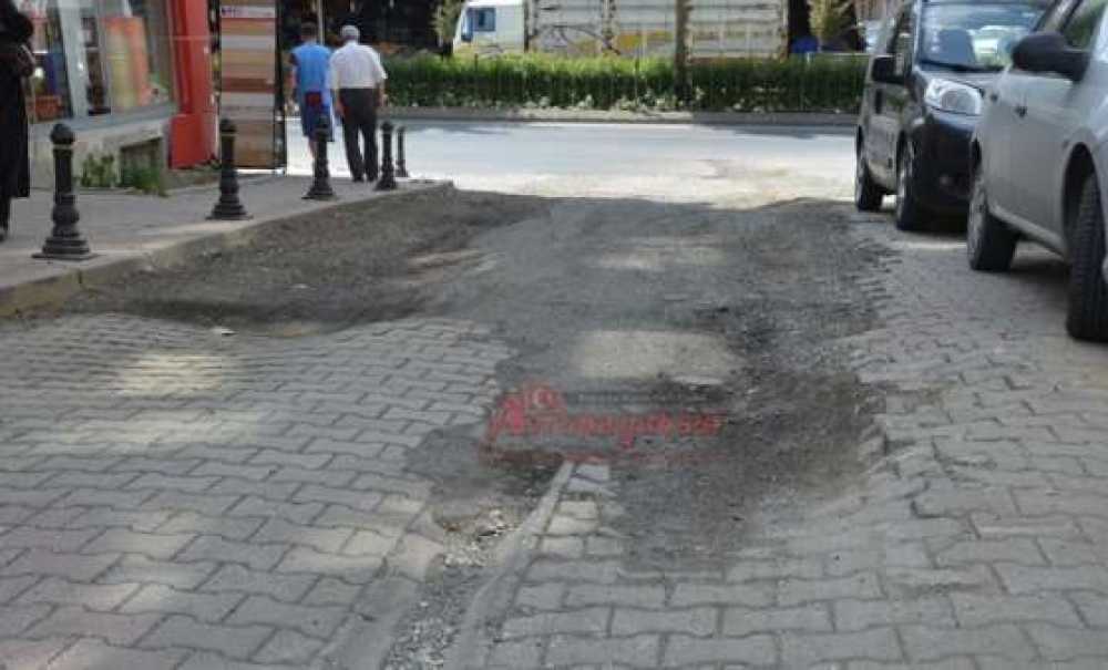 Kilit Parke Taşları Çöktü