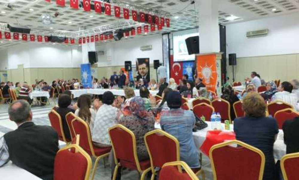 Ak Parti'den Göçmenlere Panel