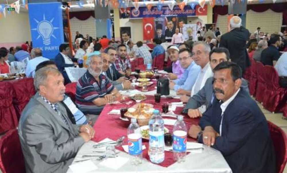 Ak Parti Stk'ları Yemekte Buluşturdu