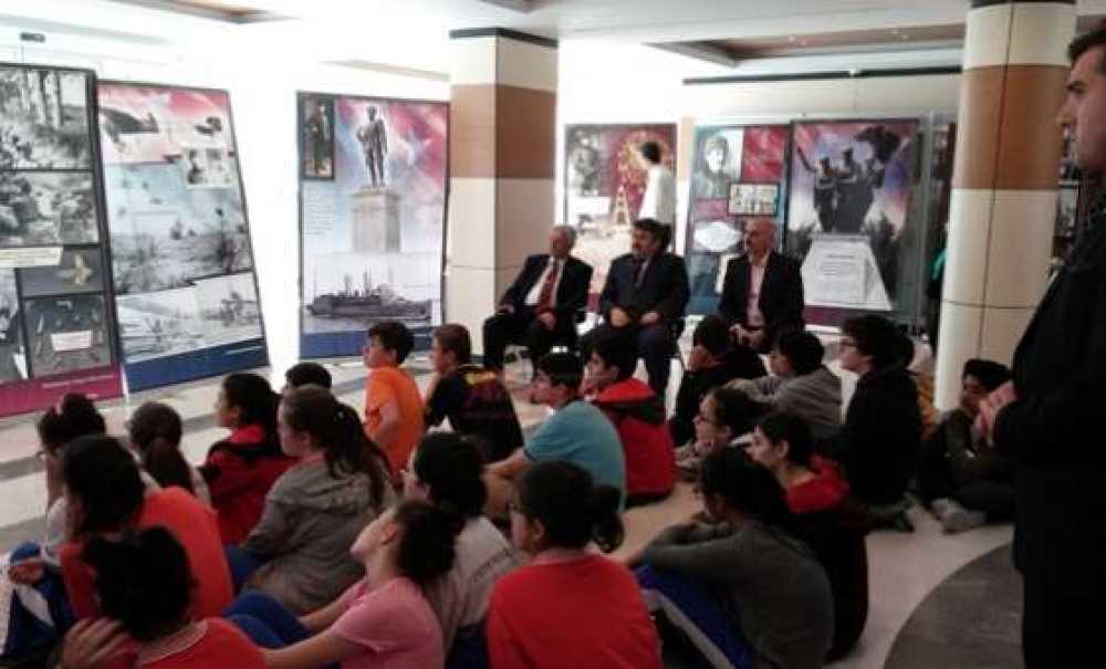 Milli Eğitim Müdürü Güçlü`den Çanakkale Sergisine Ziyaret