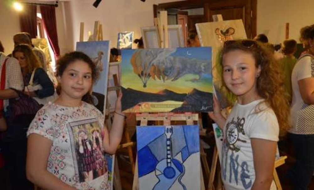 Resim Kursuna Katılan Kursiyerler Hünerlerini Sergiledi