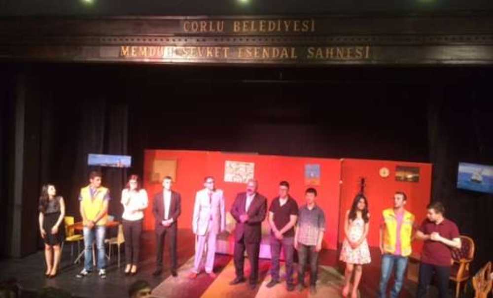 Endüstri Meslek Lisesi Öğrencileri Dokuz Canlı Adlı Tiyatro Oyununu Sahneledi