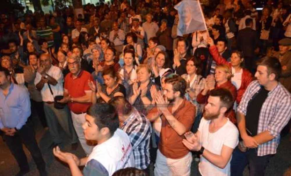 Chp Milletvekili Adayı Emre Köprülü;“Oy Verin Gitsinler”