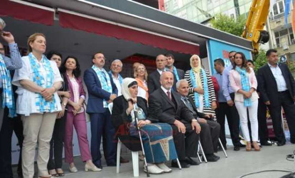 Ak Parti`den Mehteranlı Sevgi Yürüyüşü