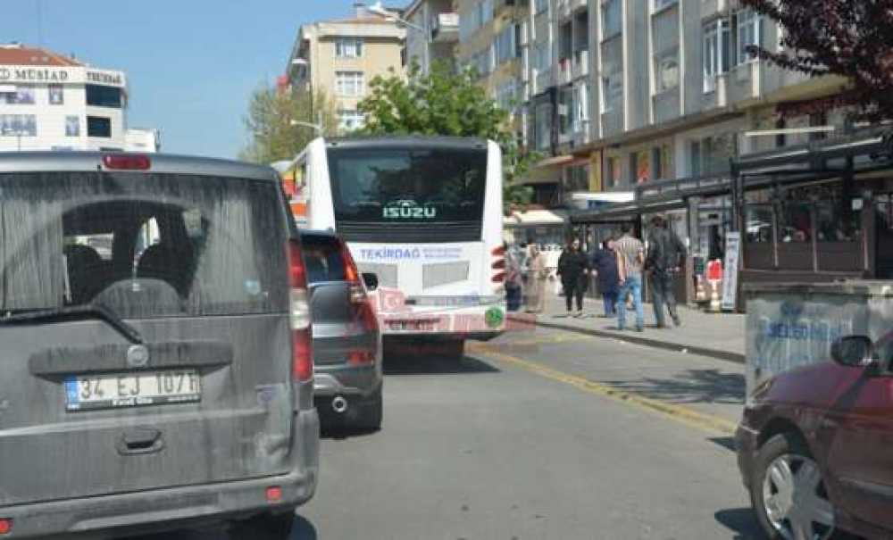 Halk Otobüsleri Trafiği Felç Ediyor