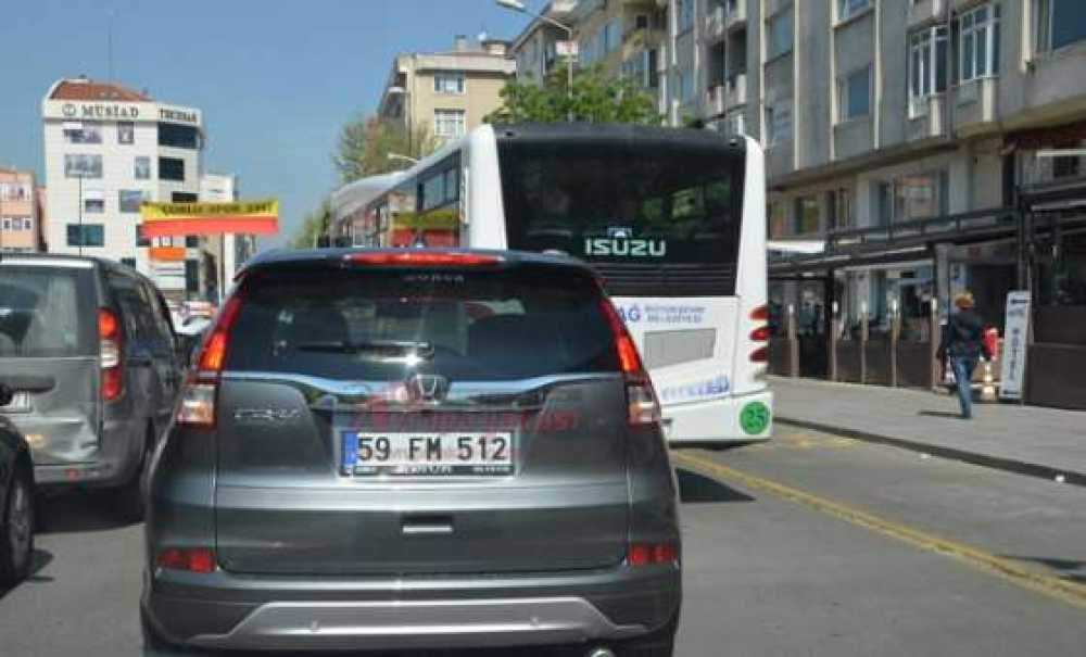 Halk Otobüsleri Trafiği Felç Ediyor