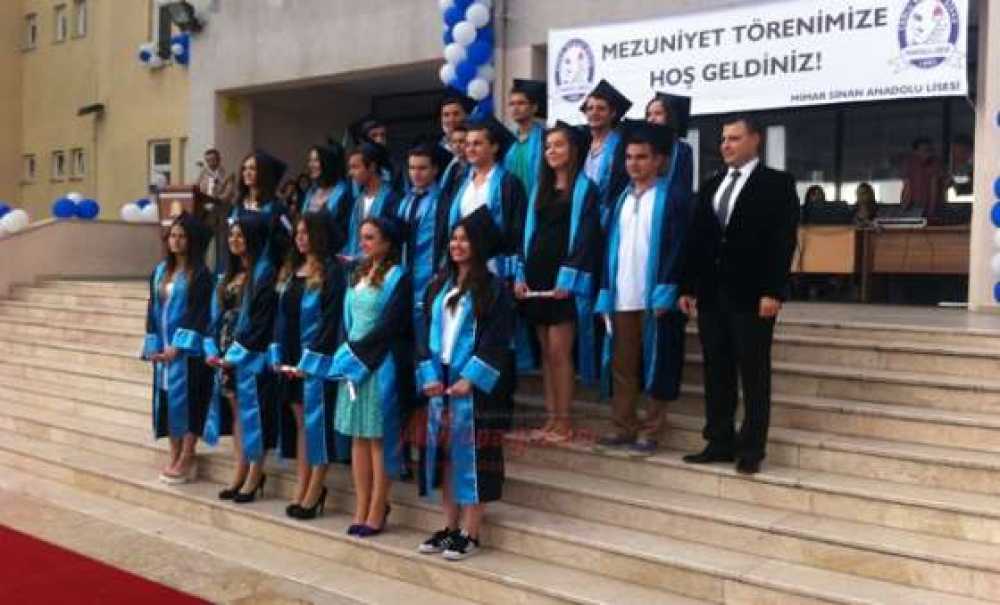 Çorlu Mimar Sinan Anadolu Lisesi'nde Mezuniyet Coşkusu