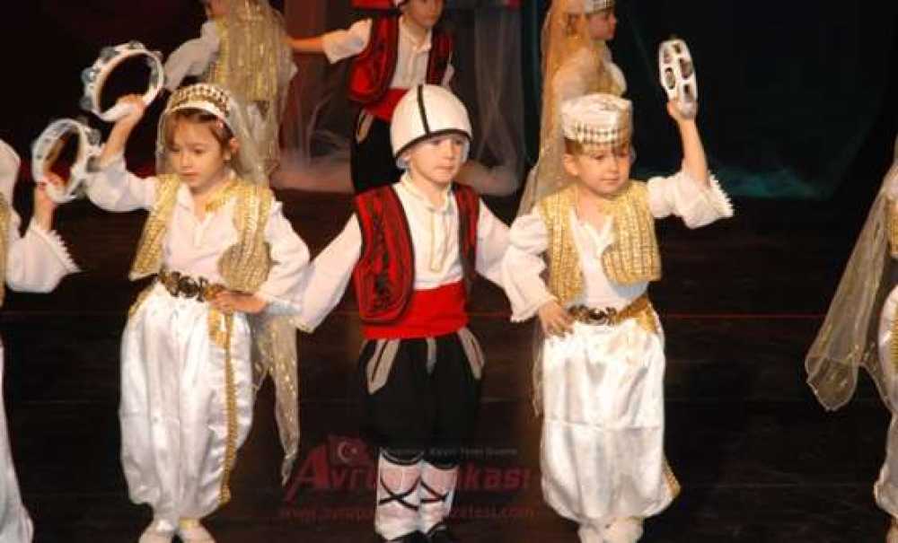 Kırçiçekleri Anaokulu`ndan Yılsonu Gösterisi