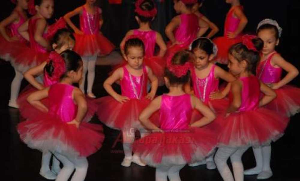 Kırçiçekleri Anaokulu`ndan Yılsonu Gösterisi