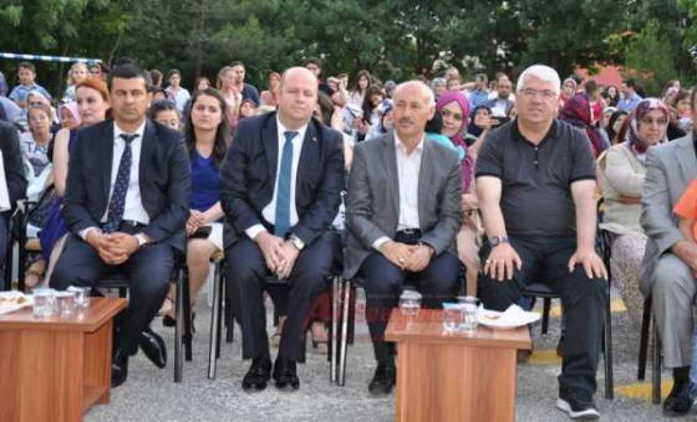 Velimeşe Çok Programlı Anadolu Lisesi `nden Mezuniyet Töreni