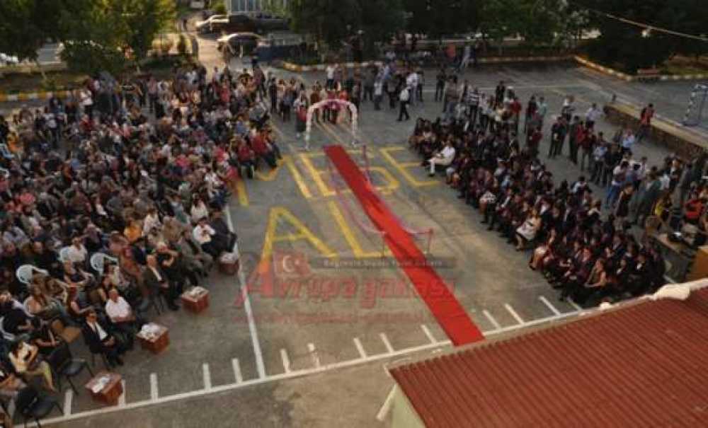 Velimeşe Çok Programlı Anadolu Lisesi `nden Mezuniyet Töreni