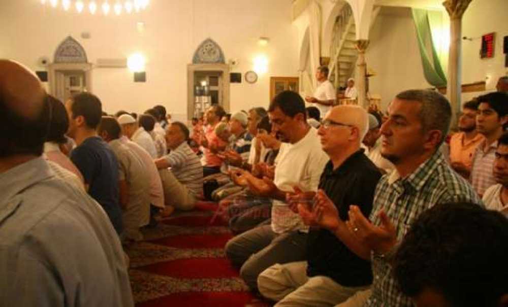 İlk Teravih Namazında Camiler Doldu