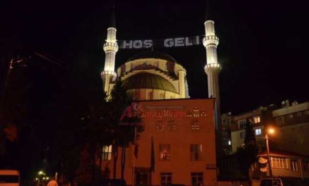 Bahçelievler Camiine Dijital Mahya