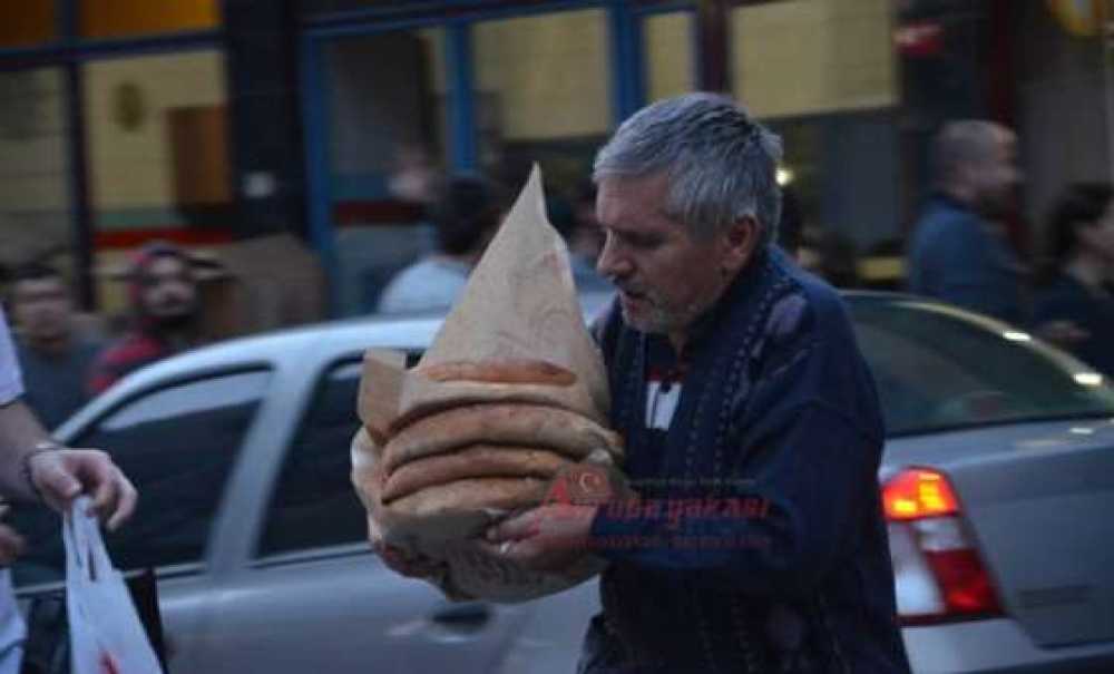Çorlu'da Sıcak Pide Kuyruğu