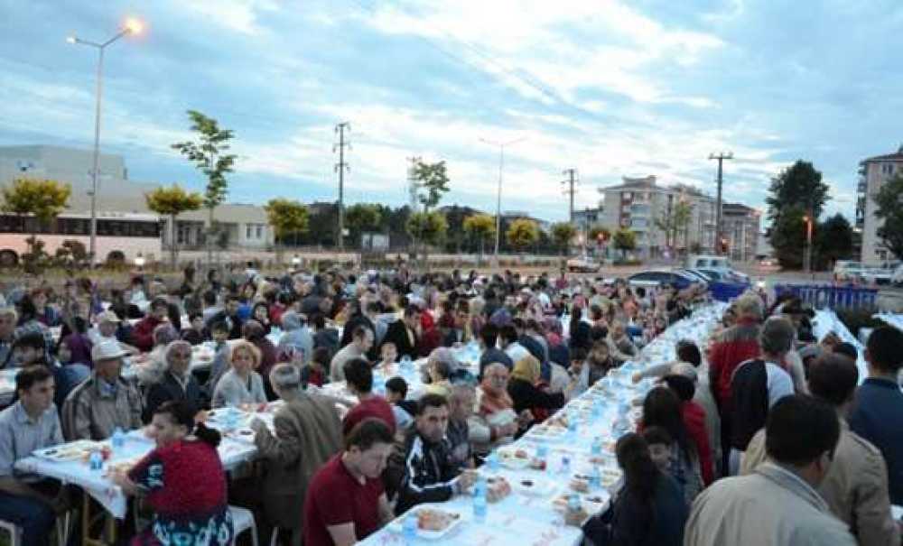 Çorlu Belediyesi Aşevi`nde İlk İftar Yemeği Verildi