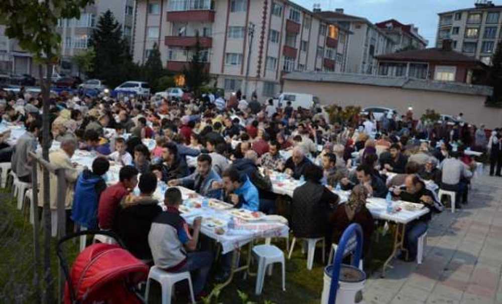 Çorlu Belediyesi Aşevi`nde İlk İftar Yemeği Verildi