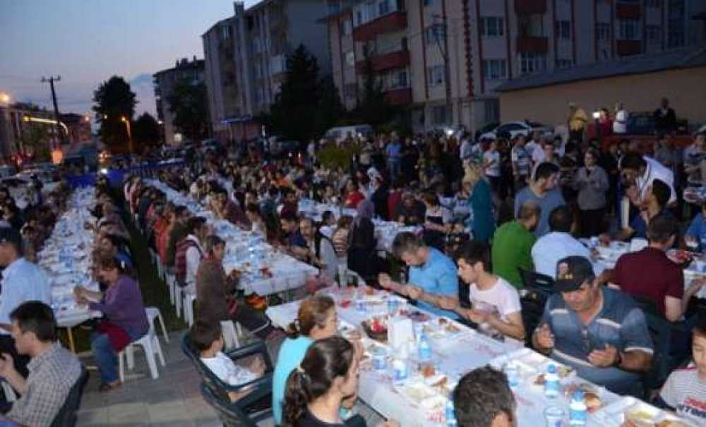 Aşevinde İftarlar Sürüyor