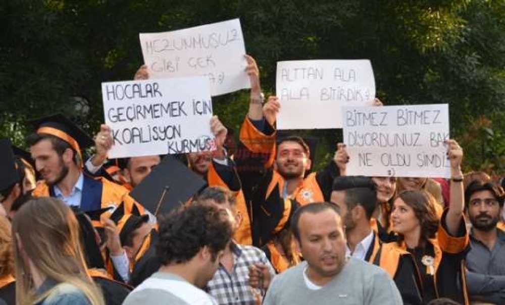 Öğrencilerin Esprileri Dövizlere Yansıdı