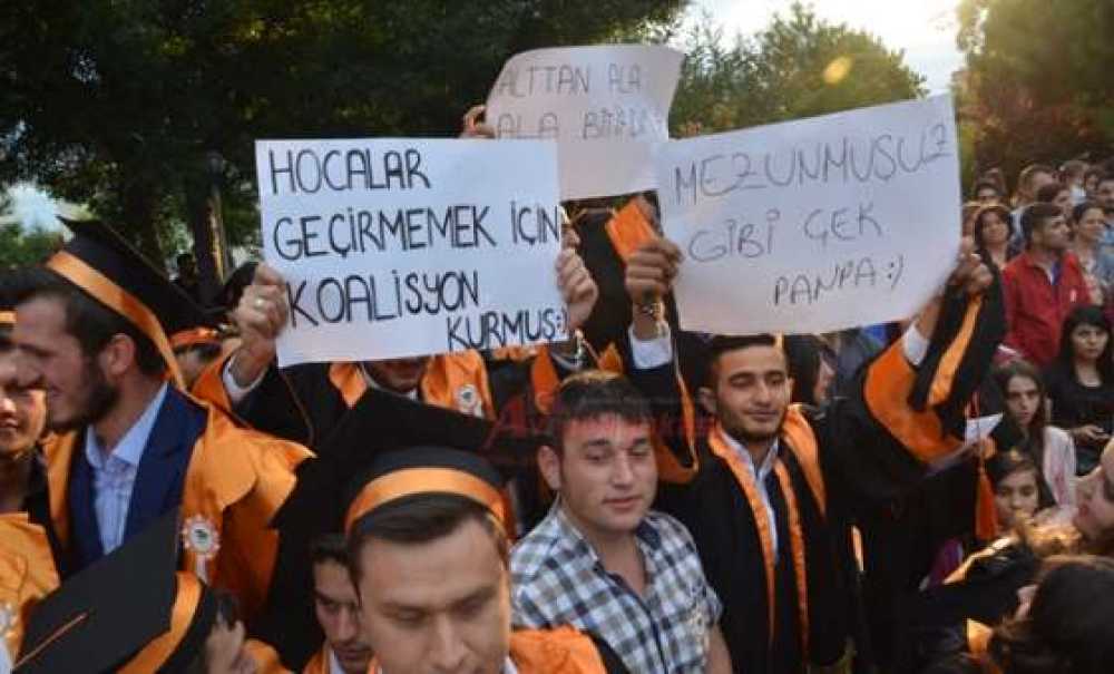 Öğrencilerin Esprileri Dövizlere Yansıdı