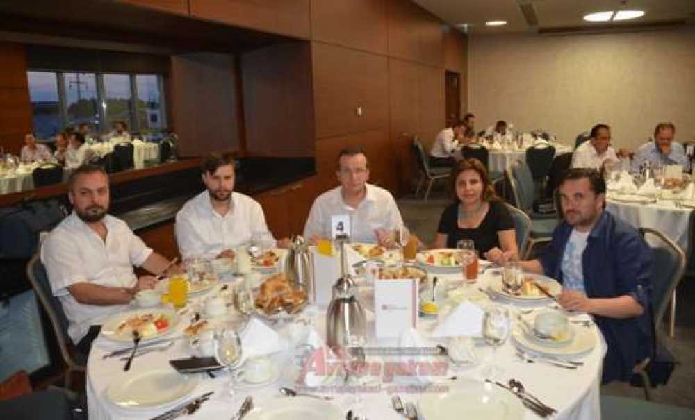 Hilton Garden Inn Otelden Gazetecilere İftar