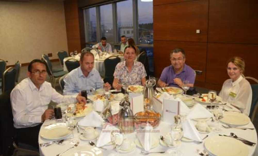 Hilton Garden Inn Otelden Gazetecilere İftar