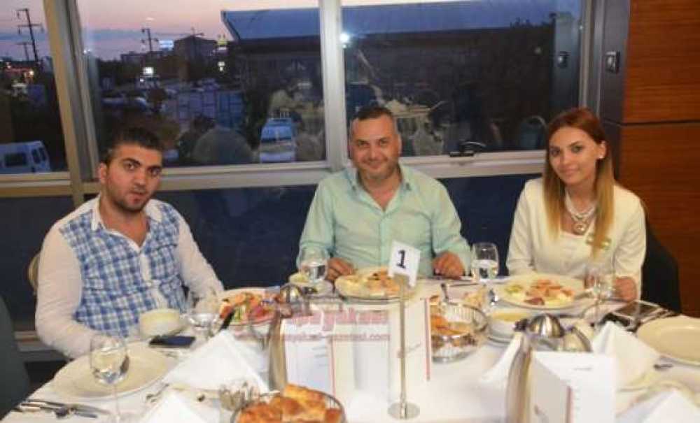 Hilton Garden Inn Otelden Gazetecilere İftar