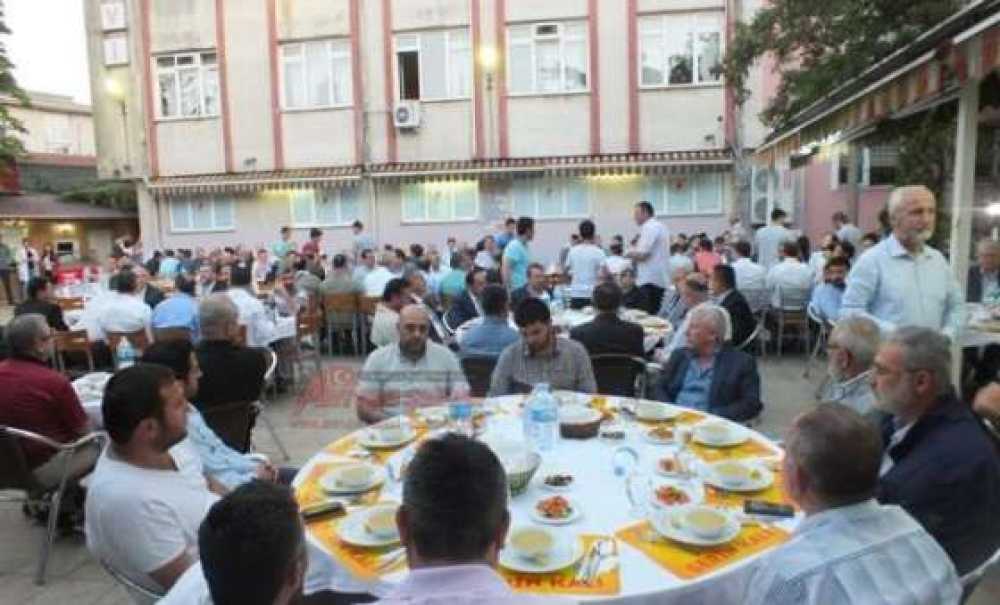 Çorlu Dostluk Ve Kardeşlik Platformu`ndan İftar Yemeği