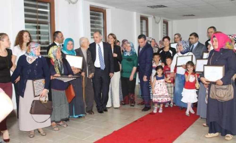 Okuma – Yazma Kursunu Bitirenlere Belgeleri Verildi