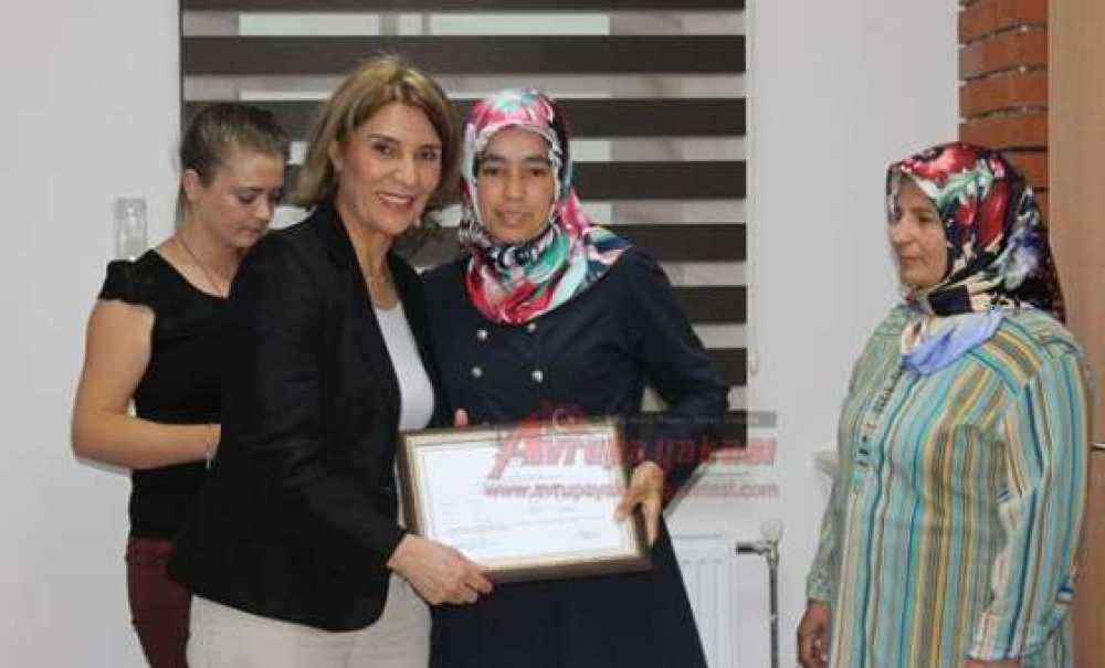 Okuma – Yazma Kursunu Bitirenlere Belgeleri Verildi