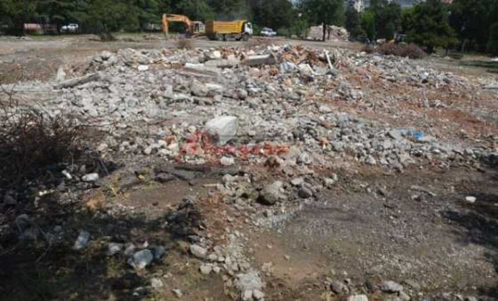 Askeri Lojmanlarda Yıkım Çalışmaları Sürüyor