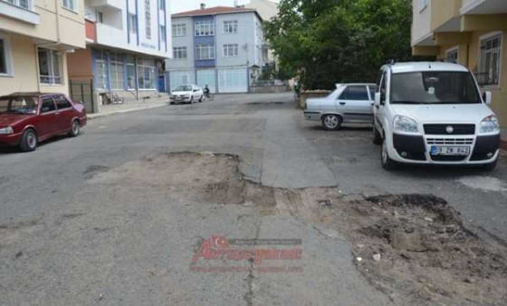 Bozuk Yollar Dertli Ediyor