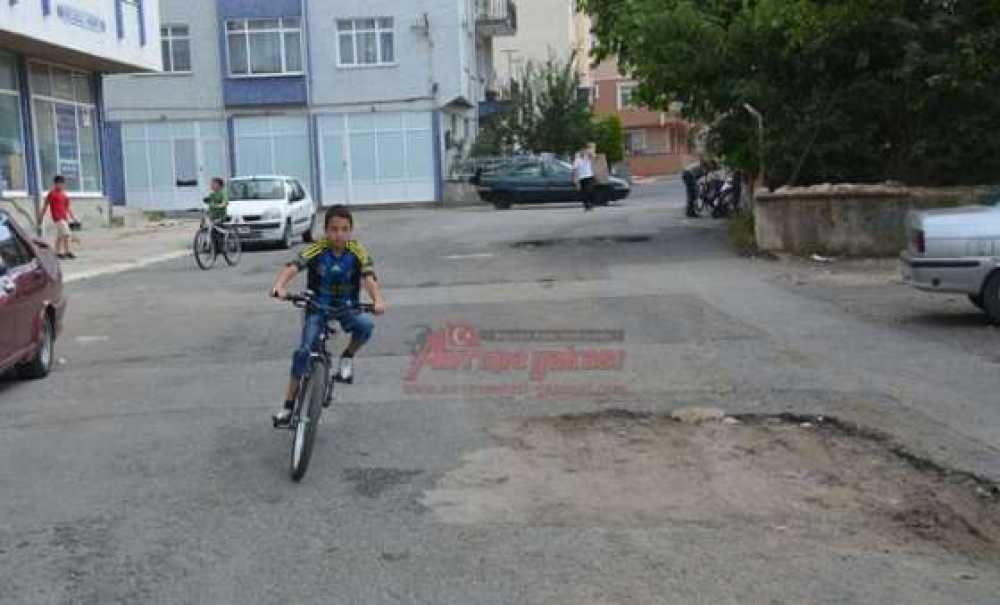Bozuk Yollar Dertli Ediyor