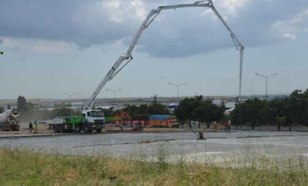 Fuar Alanına Beton Döküldü