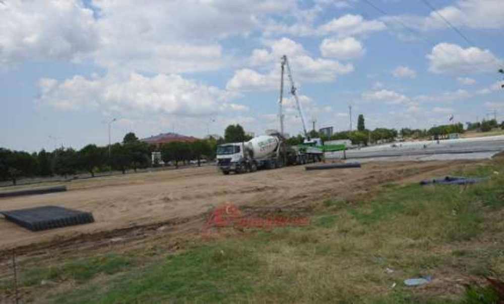 Fuar Alanına Beton Döküldü