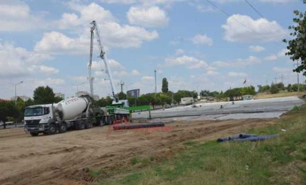 Fuar Alanına Beton Döküldü