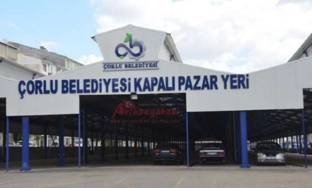 İsmi Gibi Kendi De Kapalı