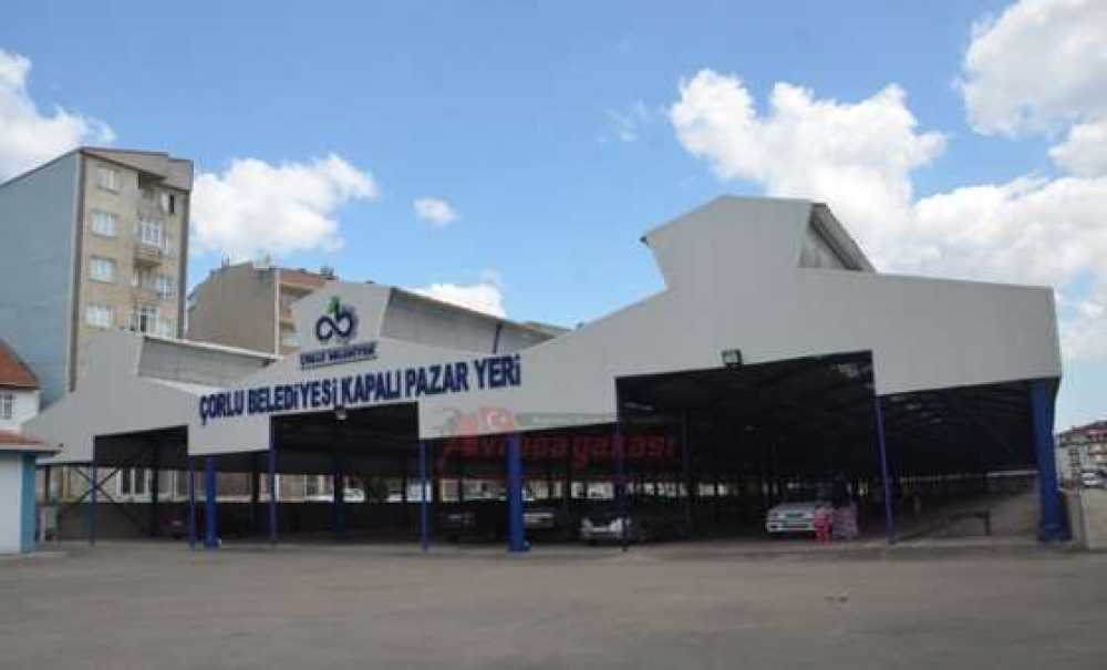 İsmi Gibi Kendi De Kapalı