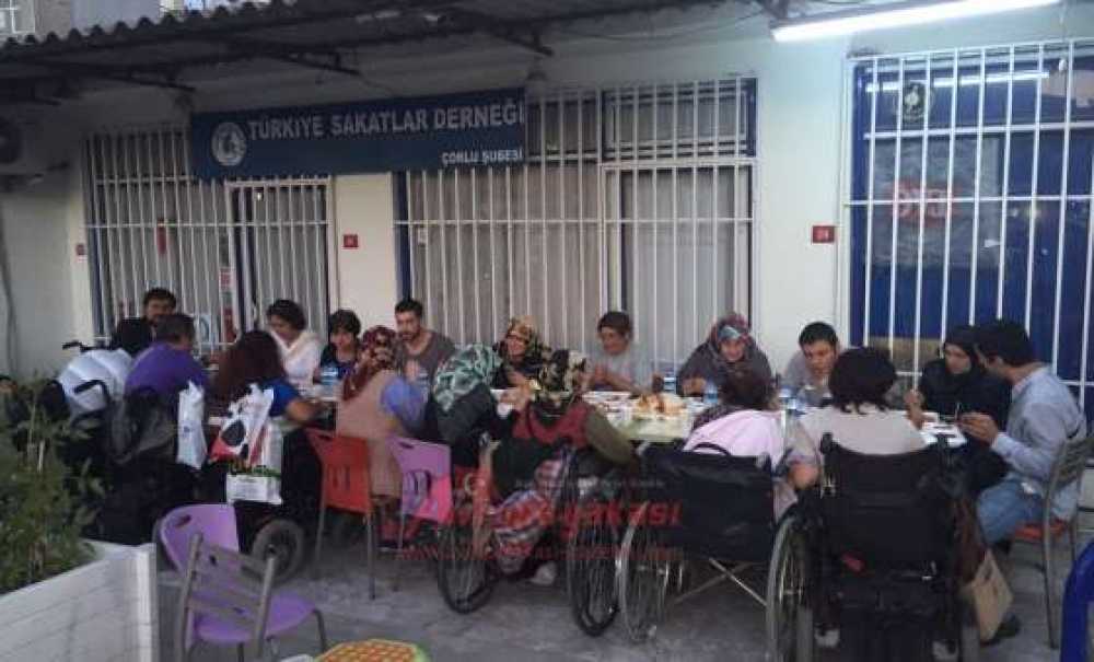 İşadamı Coşkun Keskin'den İftar Yemeği