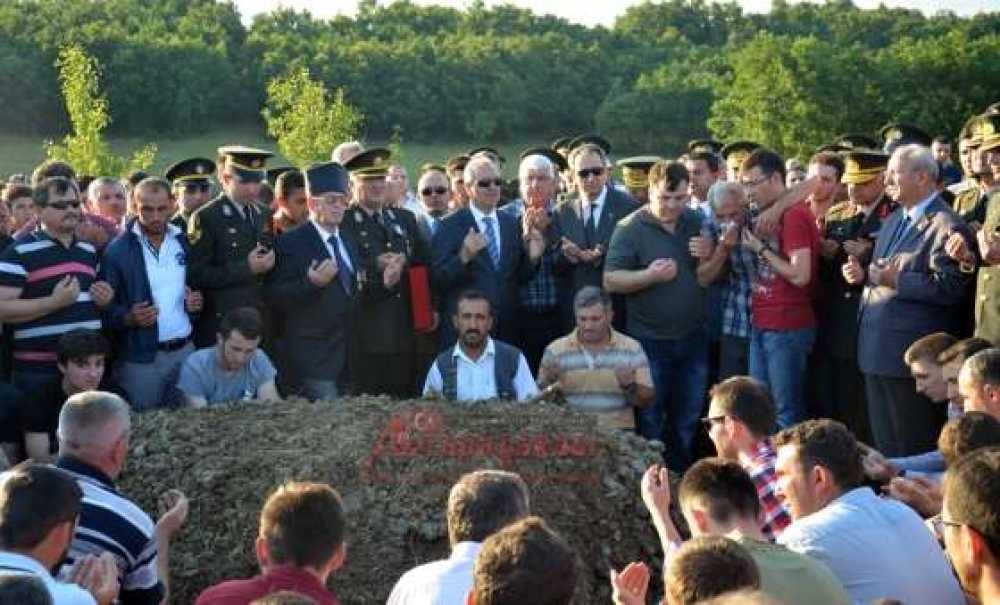 Şehit Askerin Cenazesi Çorlu Havaalanına Getirildi