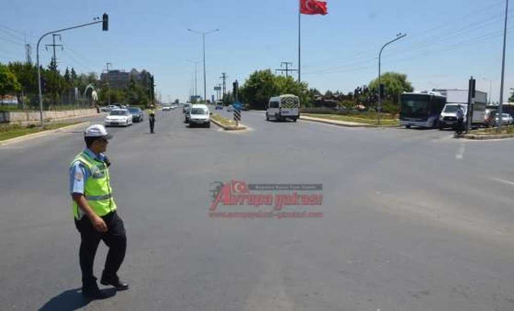 Emniyet Işıkları Trafik Polislerine Kaldı