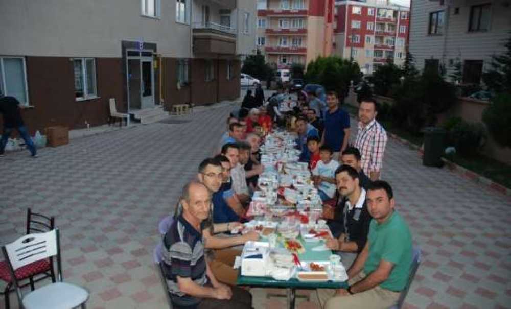 Anadolu Sitesi Sakinleri İftarda Bir Araya Geldi