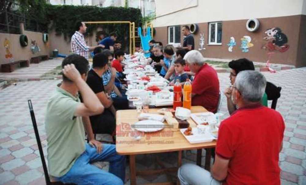 Anadolu Sitesi Sakinleri İftarda Bir Araya Geldi