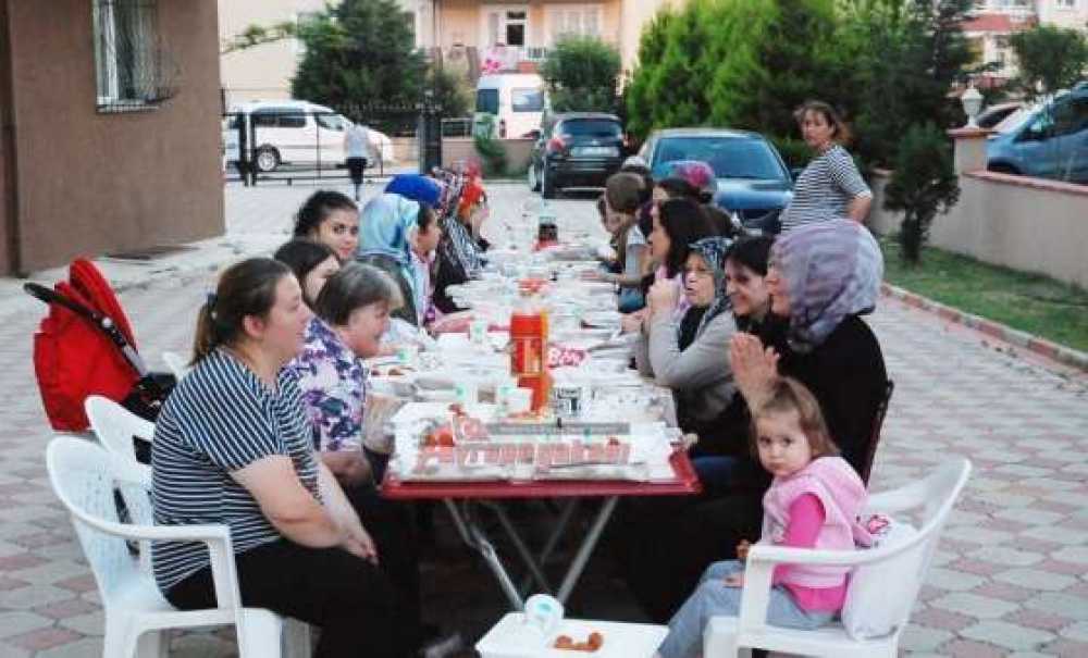 Anadolu Sitesi Sakinleri İftarda Bir Araya Geldi