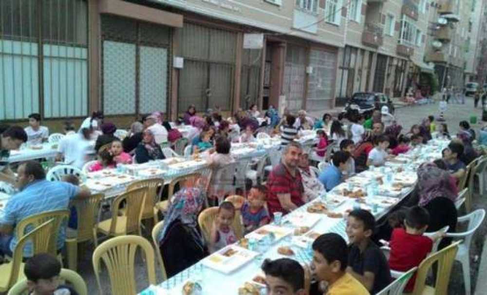 Reşadiye Mahallesi`nde Sokak İftarı