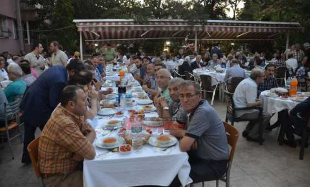 İlgi Ve Çizgi Konfeksiyondan İftar