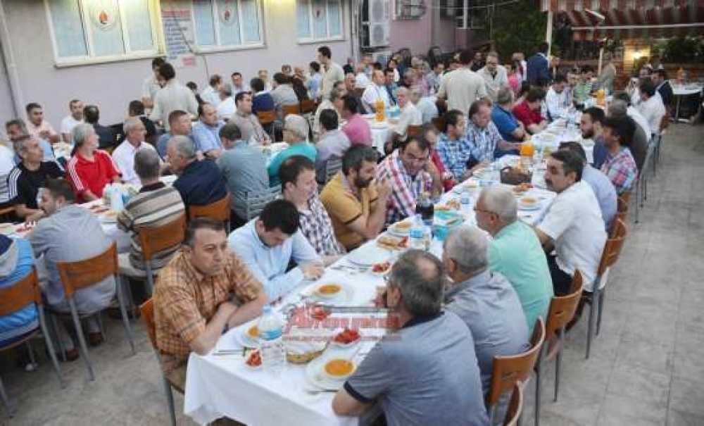 İlgi Ve Çizgi Konfeksiyondan İftar