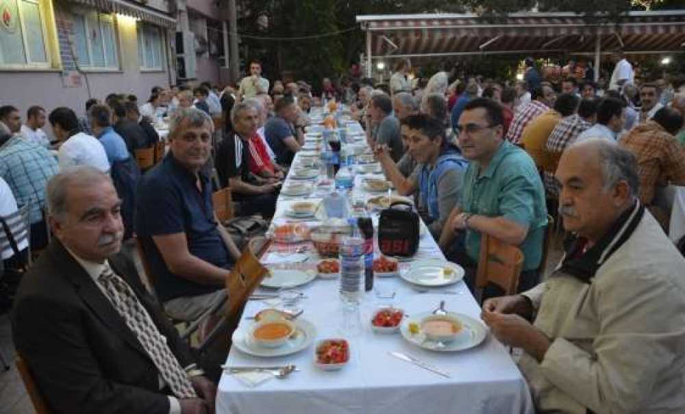 İlgi Ve Çizgi Konfeksiyondan İftar