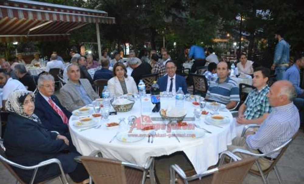 İlgi Ve Çizgi Konfeksiyondan İftar