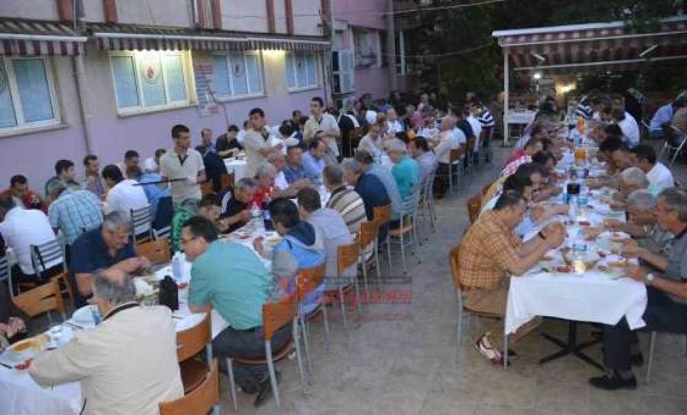 İlgi Ve Çizgi Konfeksiyondan İftar