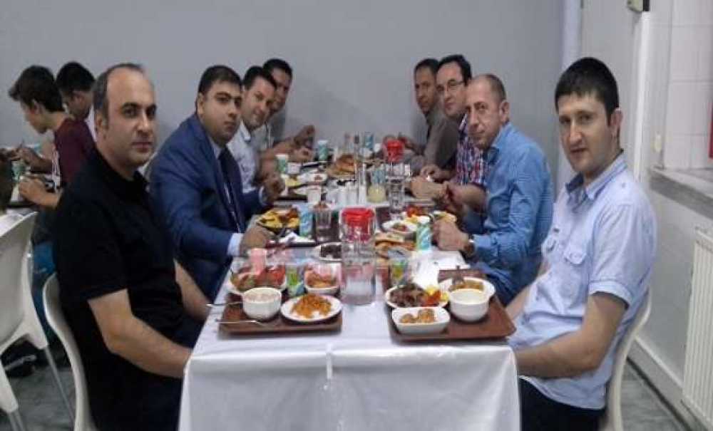 Kaymakam Kızıltoprak İftarını Tekstil İşçileri Ile Birlikte Yaptı